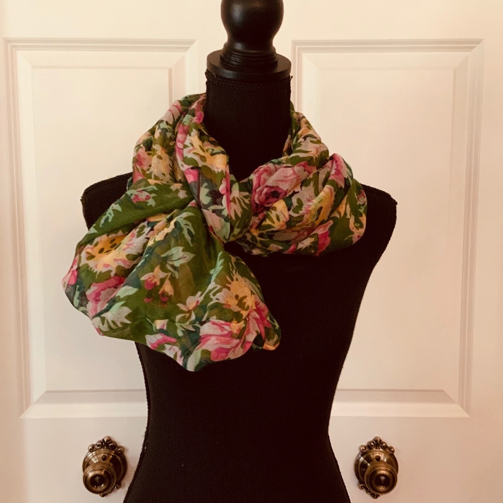 Gorgeous Circular Scarf